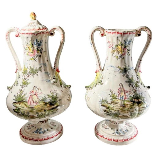 Vases couverts de Joseph Gaspard Robert pour Faïencerie de Marseille, 18e siècle, lot de 2