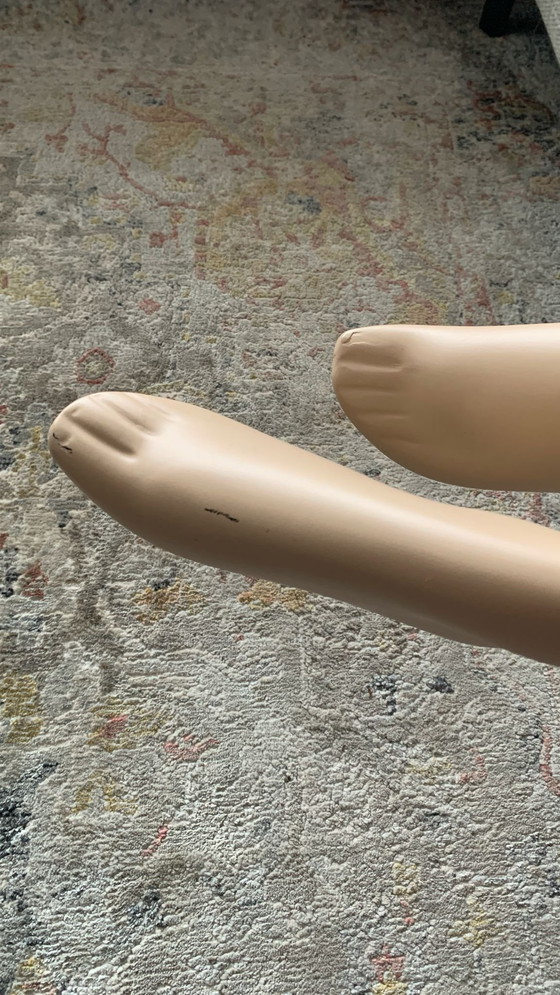 Image 1 of Vrouwelijke Mannequin