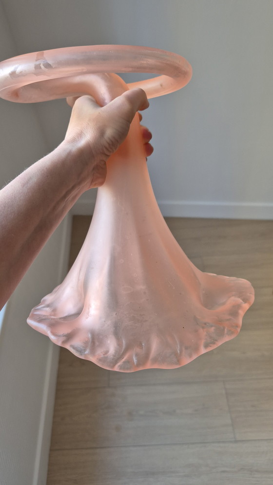 Image 1 of Een paar vintage Italiaanse vazen ​​van matroze glas, model "Lilly" — bloemkroon, trompetvormig — jaren 1930-1950