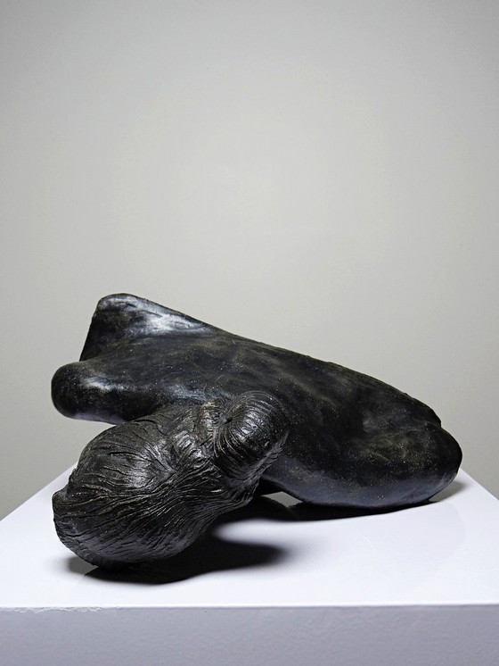 Image 1 of Keramikbüste einer Frau aus dem 20. Jahrhundert, ein nicht identifiziertes Kunstwerk.