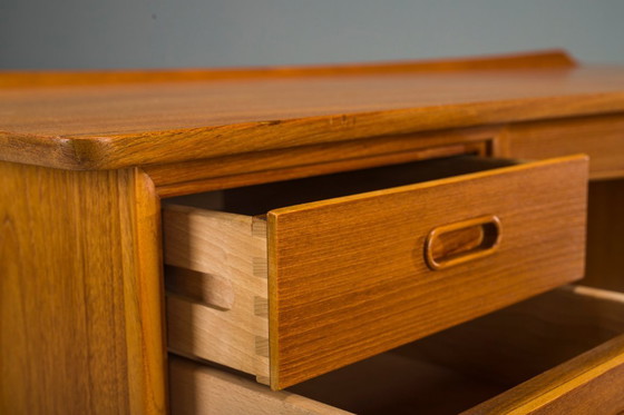 Image 1 of Mid Century Dänischer Teakholz-Schreibtisch von Svend Åge Madsen für Sigurd Hansen, 1950er Jahre