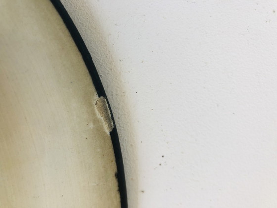 Image 1 of Plat en céramique au décor de marine en grisaille à main levée 