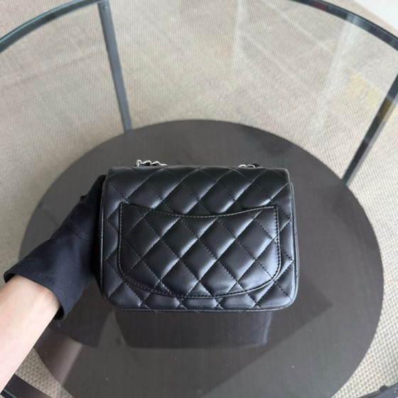 Image 1 of Borsa Chanel Classic Flap Mini Square - 17 cm in pelle di agnello trapuntata nera con finiture argentate, serie 26