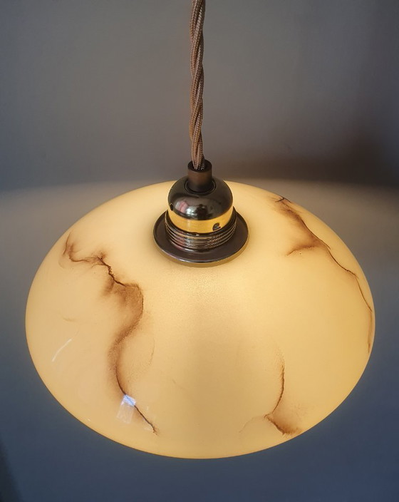 Image 1 of Lampada a sospensione vintage in vetro opalino effetto marmo, in stile Art Déco.