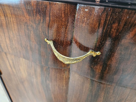 Coppia di comodini in mogano anni '50 con anta e cassetto, Legno, Metallo, Marrone, Vintage (foto 13 di 15)