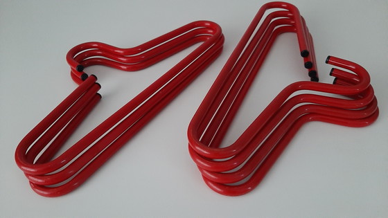 Image 1 of Rode kleerhangers metaal IKEA 7 stuks jaren'80
