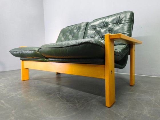 Image 1 of Tweezitsbank van groen leer uit het midden van de 20e eeuw, Tsjechoslowakije, jaren 70
