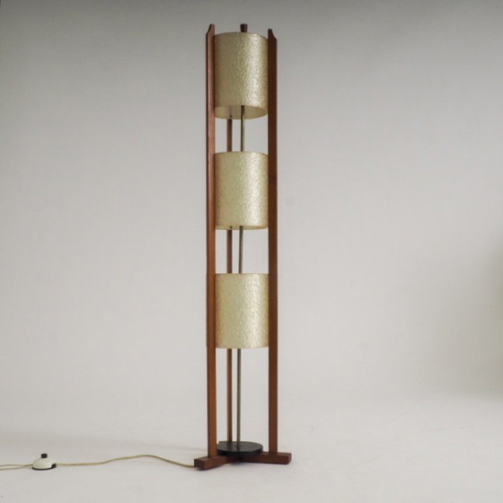 Mid-Century Modern vloerlamp met 3 lagen, gemaakt van glasvezel en hout. – Vloerlampen, Fiberglass (photo 3 of 13)