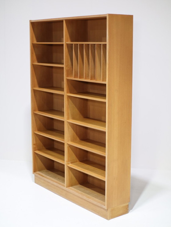 Image 1 of Libreria grande Hundevad in rovere, mobiletto porta LP, vintage danese