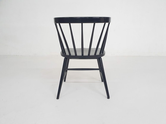Image 1 of Chaise de salle à manger à dossier à fuseaux noirs, attribuée à Nesto, Danemark, années 1960