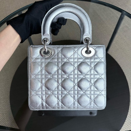 Image 1 of DIOR DONNA PICCOLO - PELLE DI VITELLO METALLIZZATA CANNAGE, ARGENTO, FERRAMENTA ARGENTO
