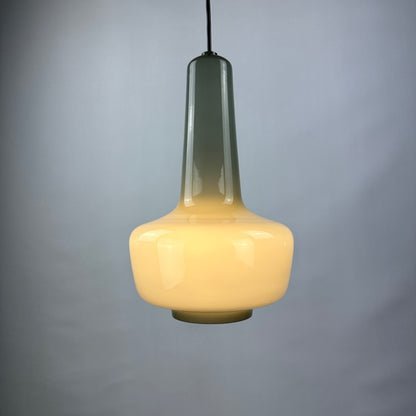 Lampada a sospensione in vetro opalino grigio Kreta per Holmegaard di Jacob Bang