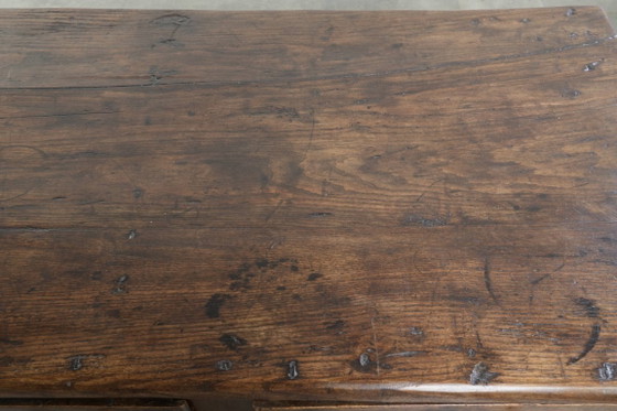 Image 1 of Großer antiker Couchtisch aus südeuropäischem Kastanienholz aus dem 18. Jahrhundert mit wunderschöner Patina