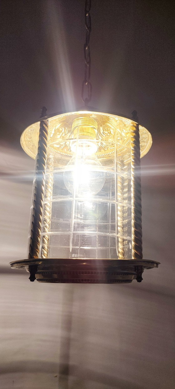 Image 1 of Plafonnier en laiton et cristal. Espagne, années 1940.