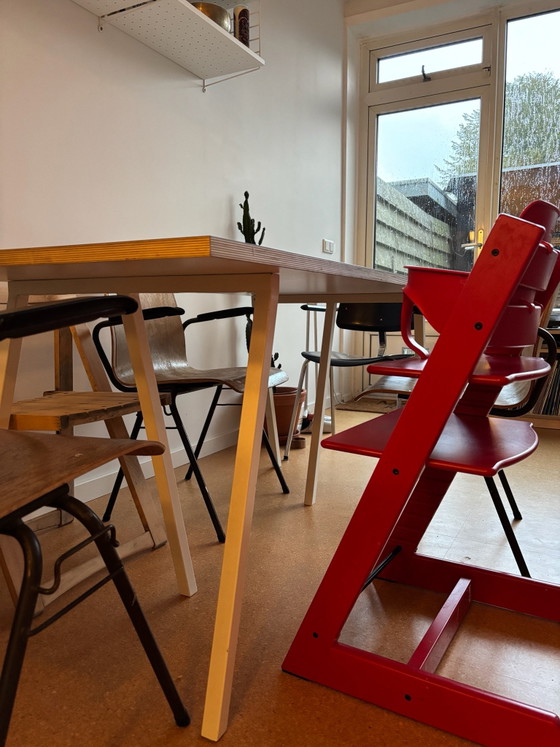 Hay Loop Tisch weiß – Esstische, Metall, Holz (photo 5 of 5)