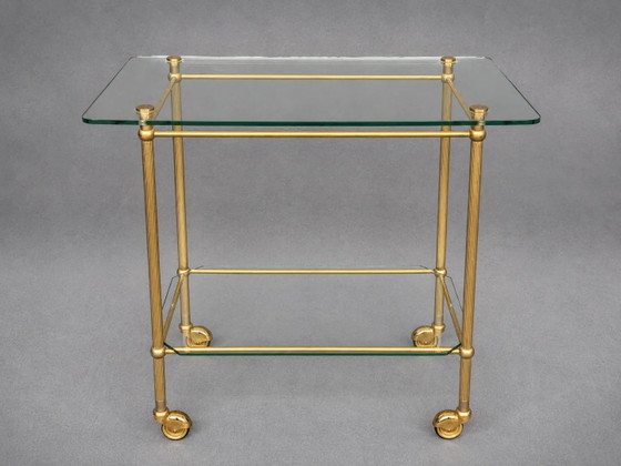 Carrello di servizio su ruote con due ripiani in vetro e struttura in ottone. – Carrelli bar, Glass, Brass (photo 5 of 5)