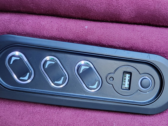 Image 1 of Luxe Elektrisch Relaxsalon (3 Motoren) – Aubergine Fluweel – 10 mnd oud