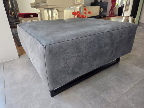 Image 1 of Grote leren poef/hocker in grijs/jeansblauw leder.