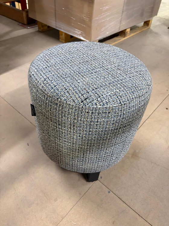 Image 1 of Pouf with black wooden base d40