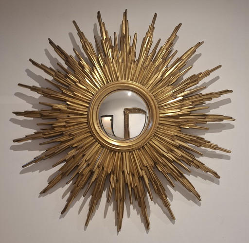 Magnificent 81cm sunburst mirror from 1970 by Deknudt. Convex glass measuring 18.50cm.
