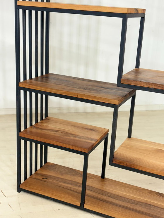 Image 1 of Estantería de diseño exclusivo / librería de madera maciza / diseño de interiores