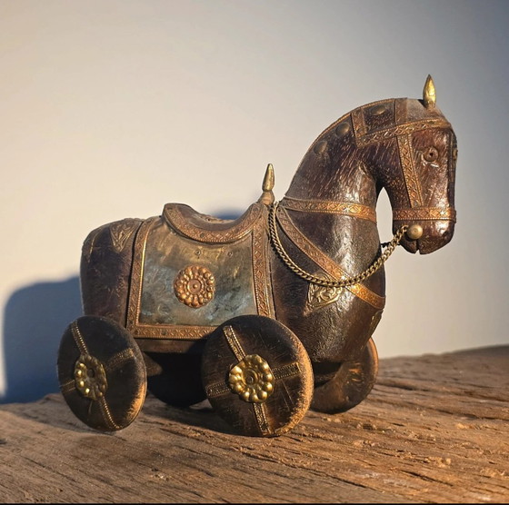 Image 1 of Esclusivo set di 3 cavalli vintage in legno su ruote – di dimensioni crescenti