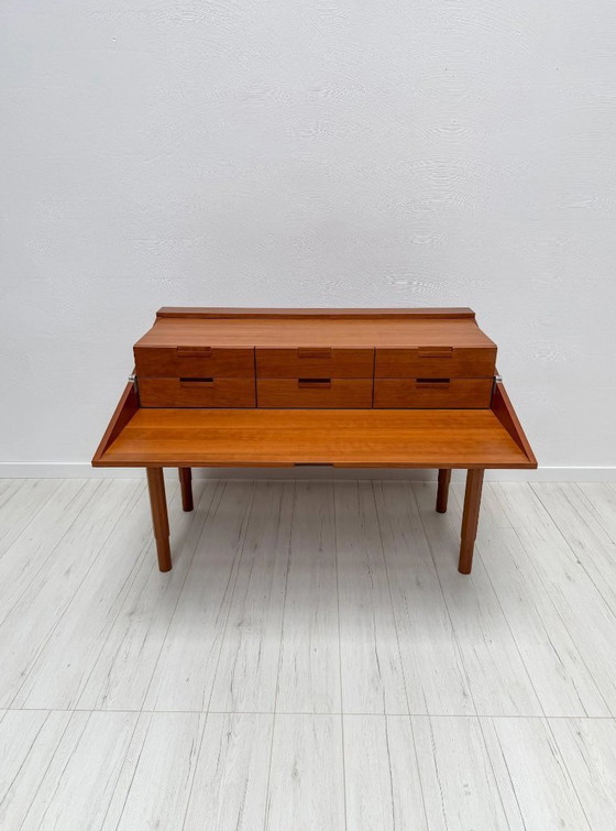 Image 1 of Scrivania vintage in legno di ciliegio disegnata da Antonio Citterio per B&B Italia, design postmoderno, anni '80.