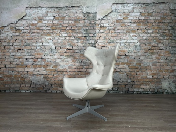 Image 1 of Poltrona Frau Regina Swivel Chair