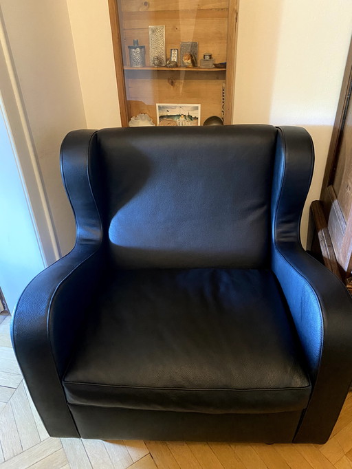 Marktex: Carol - wing chair 2x leather sc. + Olga club chair 1x leather sc.
