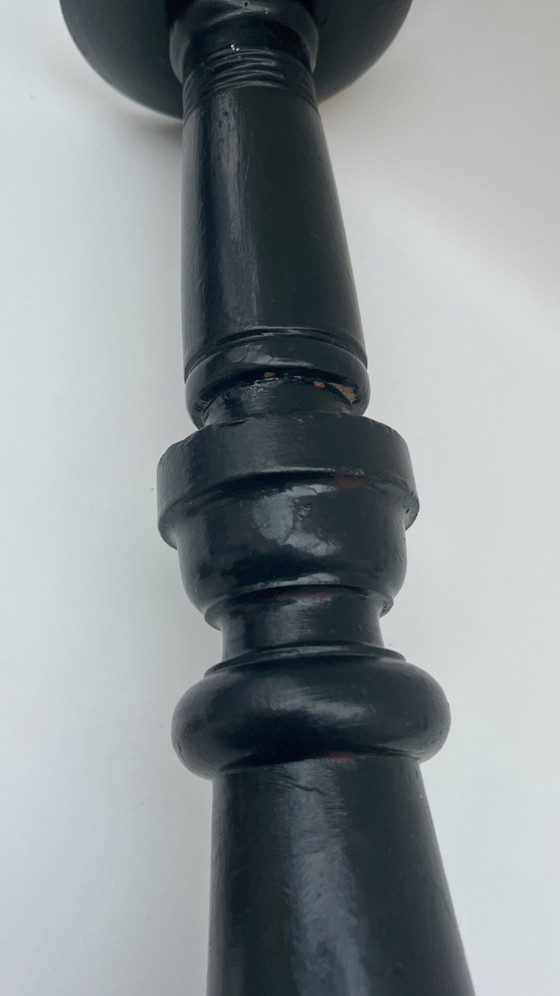 Image 1 of Gran candelabro/lámpara de pie antigua de madera, pintada de negro, aprox. 70 cm.