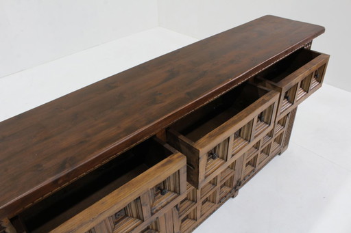 Spaans brutalistisch dressoir van massief hout