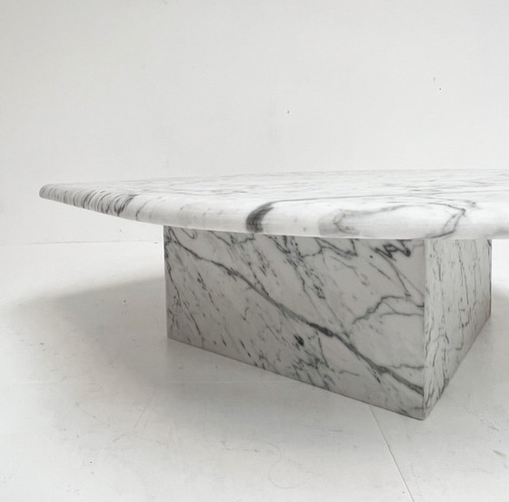 Image 1 of Couchtisch aus massivem Carrera-Marmor, 1980er Jahre