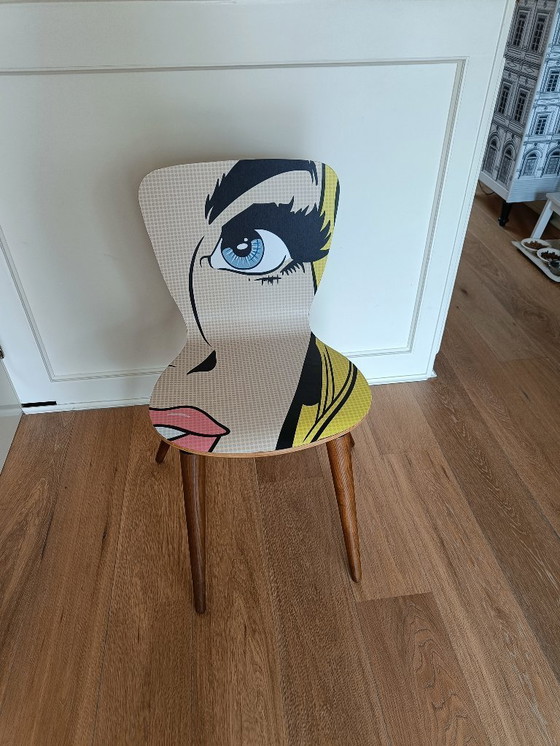 Image 1 of Chaise vintage des années 1960 recyclée, impression de bande dessinée rétro
