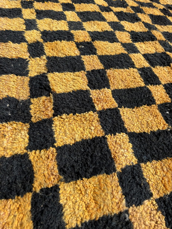 Image 1 of Tapis marocain Mrirt 250x330 cm, Tapis moderne orange et noir, Authentique tapis marocain