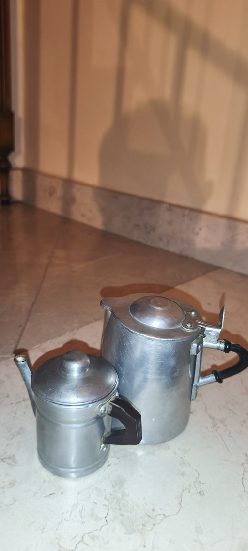 Set antiker Moka-Kannen mit aufgesetztem Milchkessel – keukenaccessoires, Plastic, Aluminium (photo 2 of 9)
