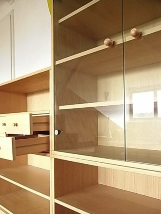 Image 1 of 'Die Collection' Wohnwand 8-teilig mit Vitrine, Schubladenkonsolen, Bücherborden in Esche natur Esche