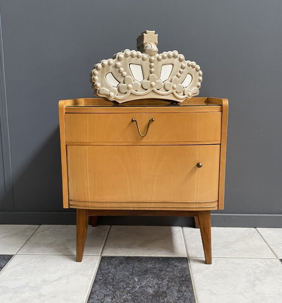 Image 1 of Mobile comodino in legno biondo con piano in vetro