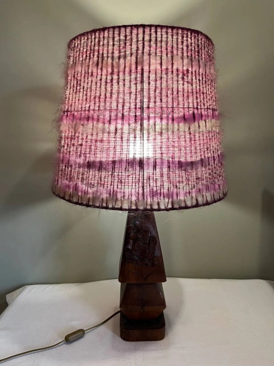 Skulptierte Holz-Tischlampe, Woll-Lampenschirm. – Tischlampen, Wool, Wood, Brutalist (photo 13 of 19)