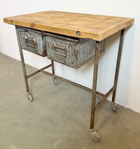 Image 1 of Vintage industriële werktafel op wielen, jaren 60