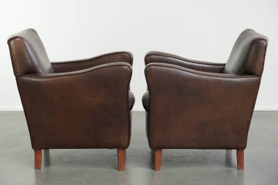2x Poltrona Vintage Robusta in Pelle di Pecora in un Bel Colore Scuro con un Bel Design Inglese – Poltrone (photo 2 of 13)
