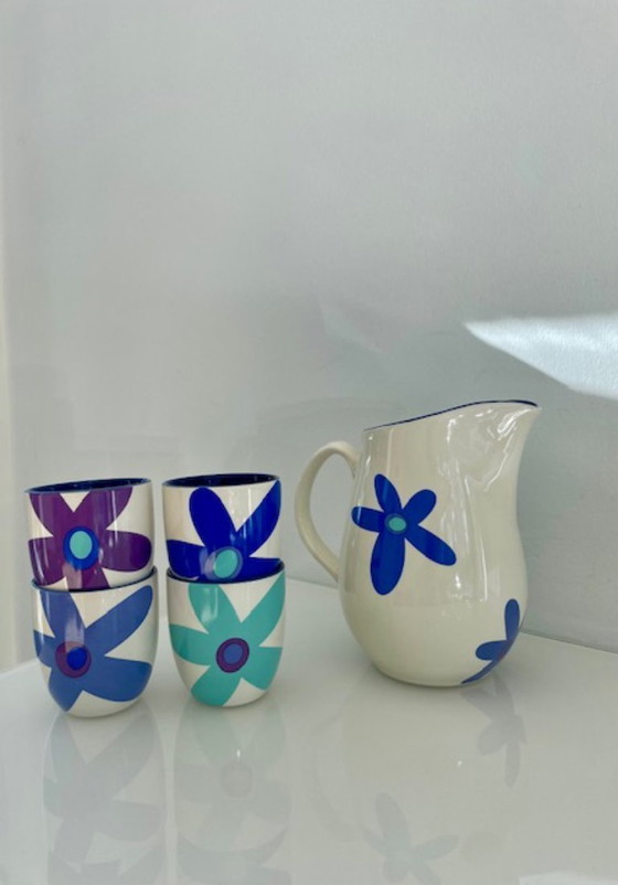Image 1 of Brocca con 4 tazze – Design floreale e smalto blu
