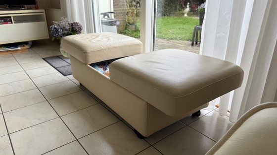 Image 1 of Stressless duo bioscoopzit met bijpassende poef kleur creme
