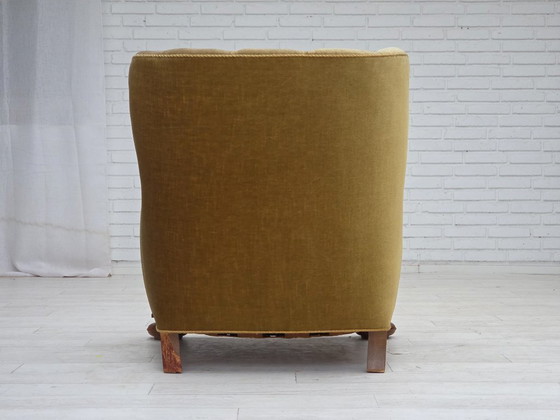 Image 1 of Fauteuil danois des années 1960, velours vert, bois de chêne massif sculpté.