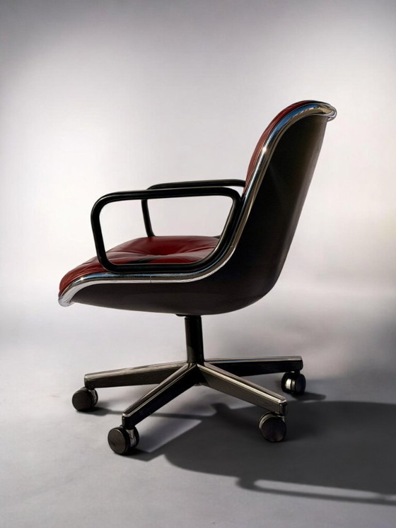 Image 1 of Charles Pollock bureaustoel, bordeauxrood leer - Knoll International (gesigneerde editie)