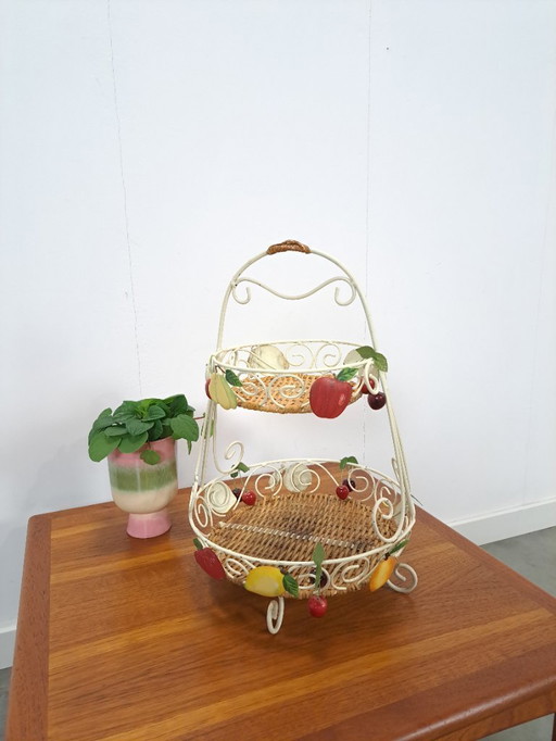 Alzata francese a più livelli in metallo bianco, cesto di frutta