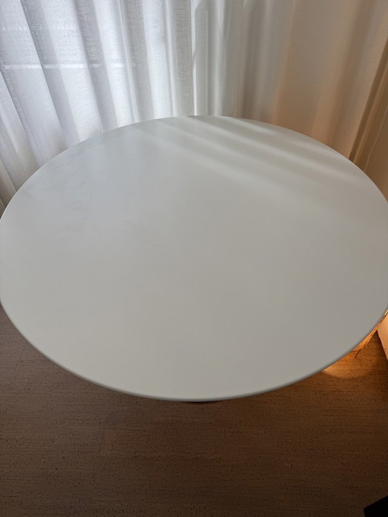 Saarinen Tulip Mesa de comedor 107 cm – Mesas de comedor, Metal, lamine (photo 3 of 7)