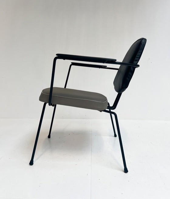 Image 1 of Poltrona modello 5002 con tavolo di Rudolf Wolf per Elsrijk, anni '50