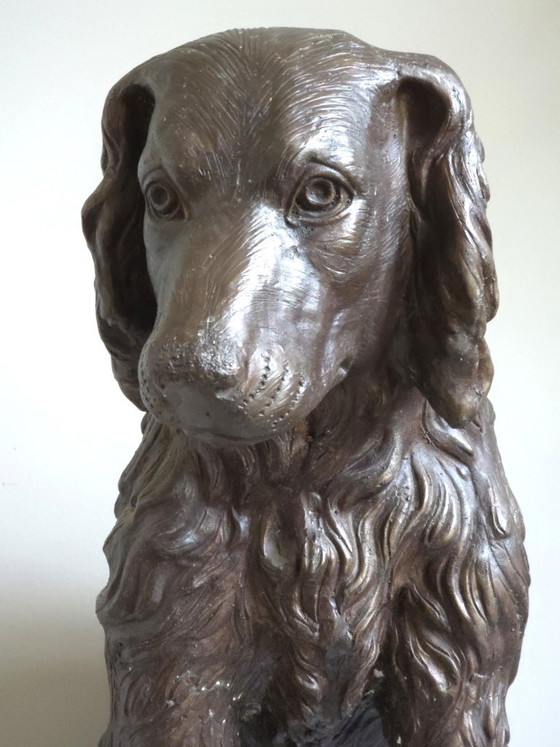 Lebensgroßer antiker bronzener Jagdhund (57 cm) – Exklusives Statement-Stück – Bildhauerei (photo 2 of 6)