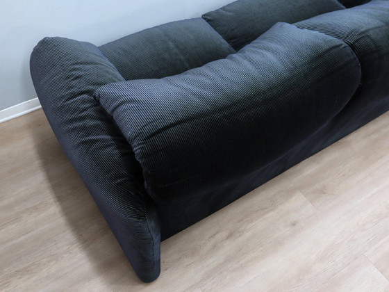 Image 1 of Divano vintage Cassina Maralunga a 3 posti in velluto blu e verde degli anni '80