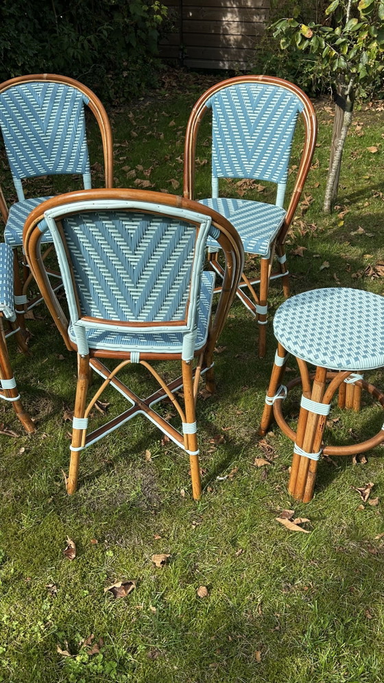 8 Chaises de jardin Plus 2 Tabourets – Plastic, Wood (photo 2 of 5)